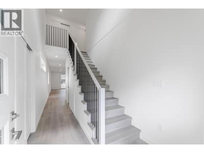 396 11th Avenue, Keremeos