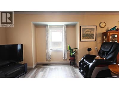 Living Room of 1939 Beaver Street E, Fruitvale V0G 1L0
