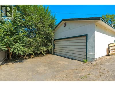 2100 32nd Street, Vernon