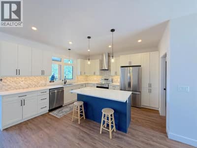 7735 GN Road, Grand Forks