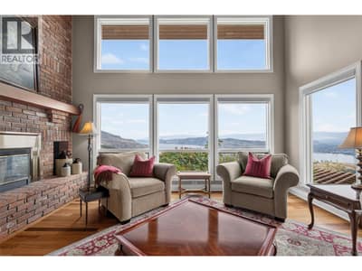 Various large windows to capture natural light