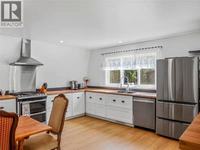 12094 233 Road, Dawson Creek