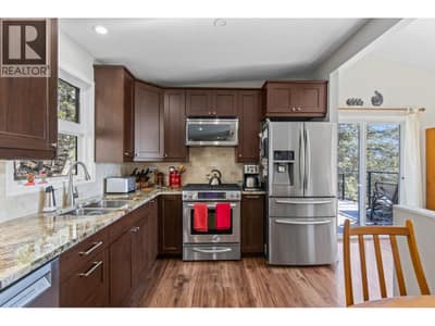 Granite counters and SS appliances