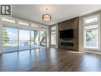 Bright and Spacious Living room
