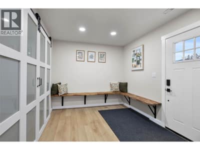 439 ORIOLE Way, Barriere