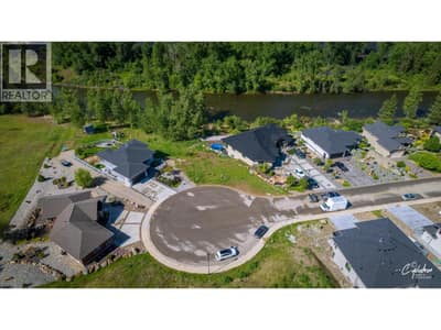 8840 RIVERSIDE Drive, Grand Forks