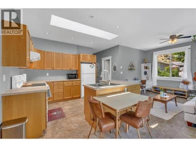 14406 Latimer Avenue, Summerland