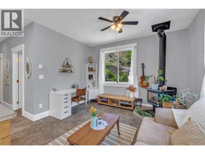 14406 Latimer Avenue, Summerland