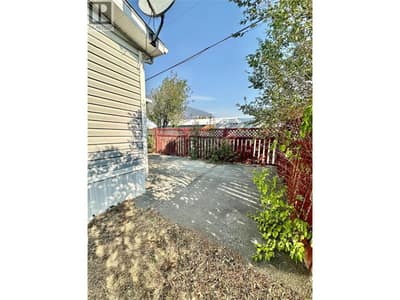 908 BLAKEBOROUGH Avenue, Keremeos