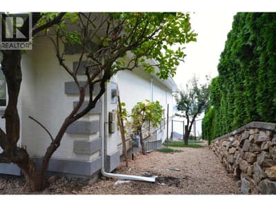 7927 Stoneridge Drive, Coldstream