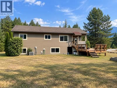 218 10TH Avenue NW, Nakusp