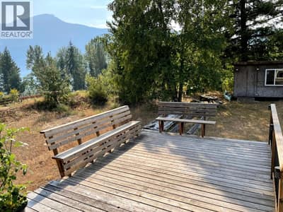 218 10TH Avenue NW, Nakusp