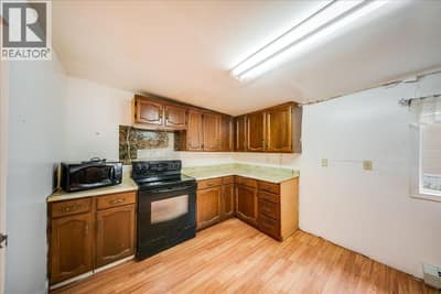 1427 Airport Road, Salmo