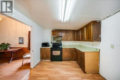 1427 Airport Road, Salmo