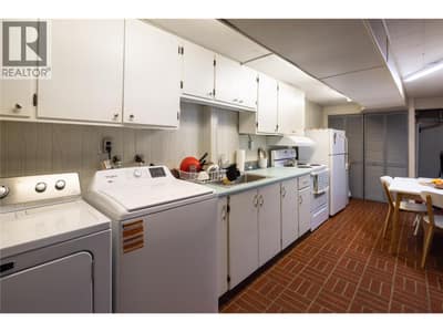 lower suite kitchen