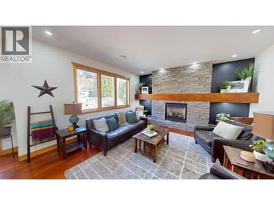 2455 Colin Crescent, Trail