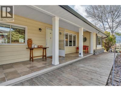 212 Carr Crescent, Oliver