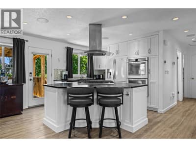 992 Grenfell Court, Kelowna