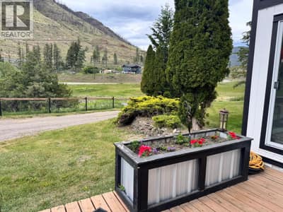 Relax on the front deck!