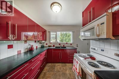 678 Schofield Highway, Warfield