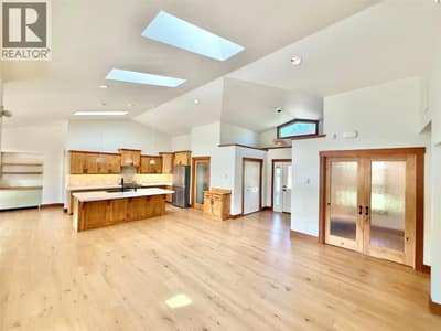 8170 Plotnikoff Road, Grand Forks