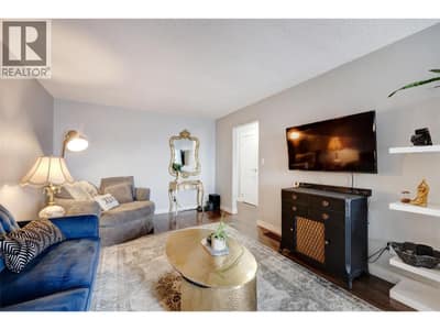 Side B top - Furnishings and decor may be different from current tenants