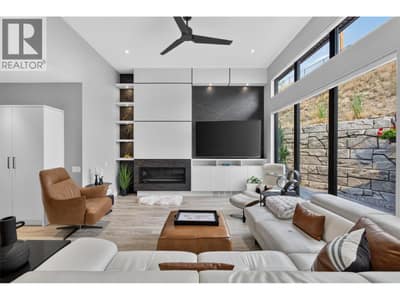 Bright, open & inviting living room