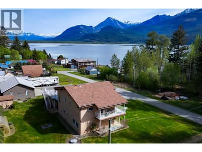 Birds eye view looking at the house and the view