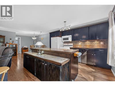 8008 Victoria Road, Summerland