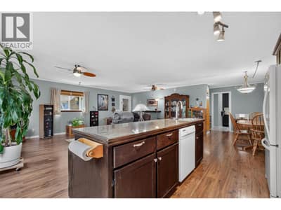 8008 Victoria Road, Summerland