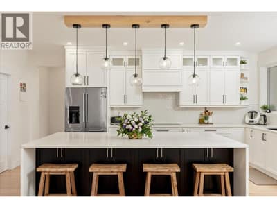 10285 Beacon Hill Drive, Lake Country