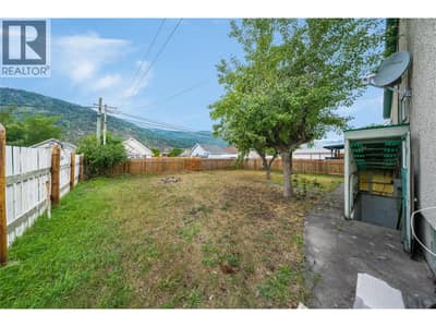 2258 Eighth Avenue, Trail