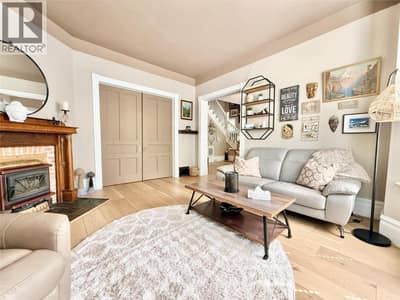 825 Central Avenue, Grand Forks