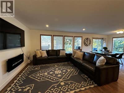 1301 GROSVENOR Place, Castlegar