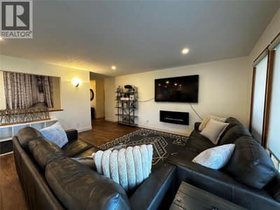 1301 GROSVENOR Place, Castlegar