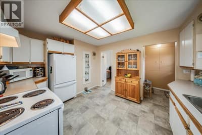 2038 Sixth Avenue, Trail