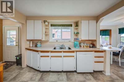 2038 Sixth Avenue, Trail