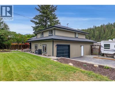 4702 SPRUCE Crescent, Barriere