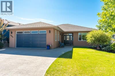 Landscaped front yard & entrance