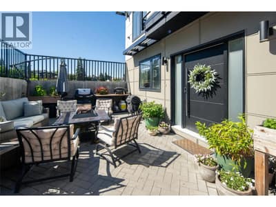 Private Front yard