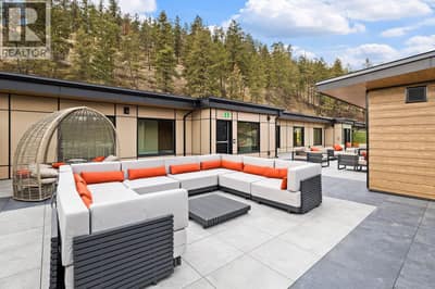 Community Rooftop Patio