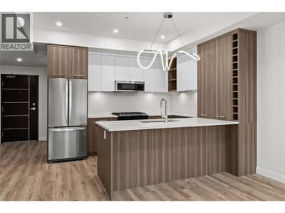 Kitchen & Dining