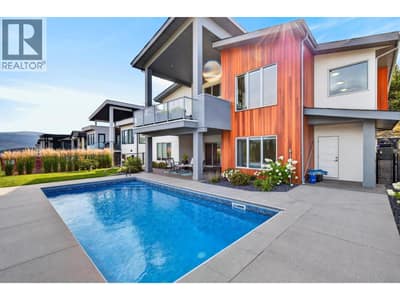 Beautiful backyard with in-ground pool