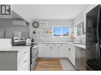436 Morgan Avenue, Merritt