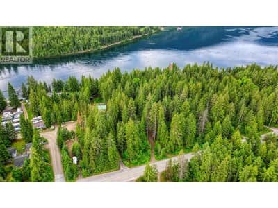 7022 Highway 3A, Balfour