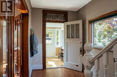 204 Third Street E, Revelstoke