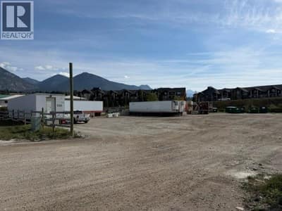 401 Laurier Street, Invermere