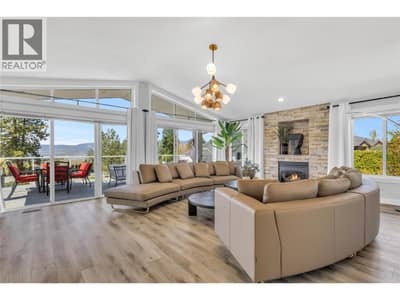 Party size, bright, high ceiling living room with 3 sliding doors to the huge deck