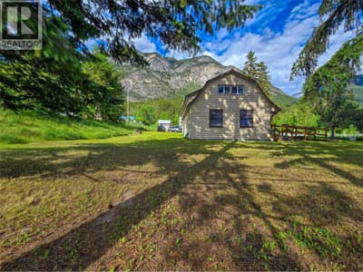970 95 Highway, Spillimacheen