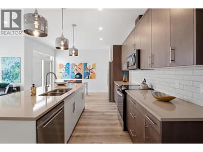 Similar Too - Kitchen